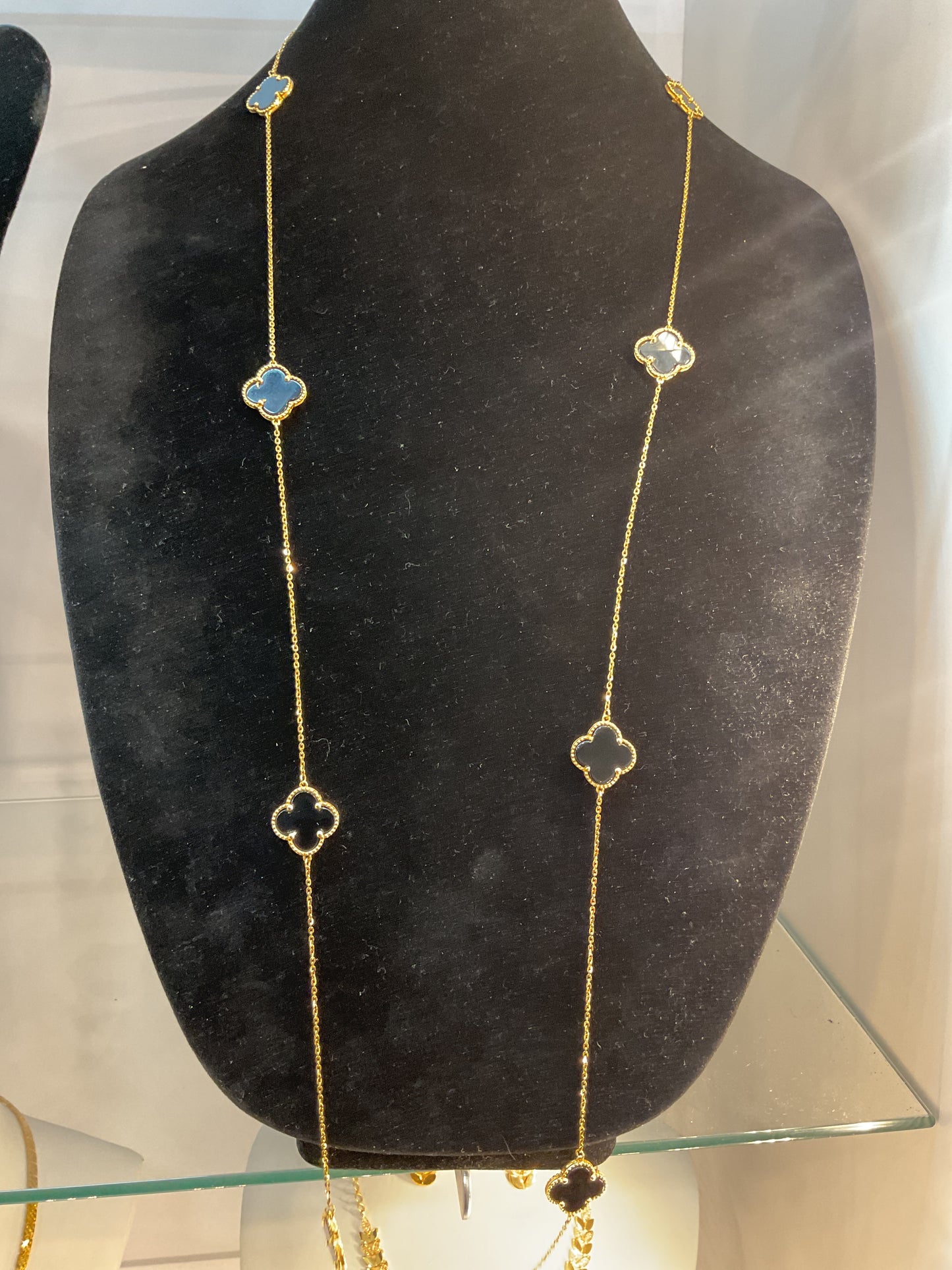 Long flower necklace black collar