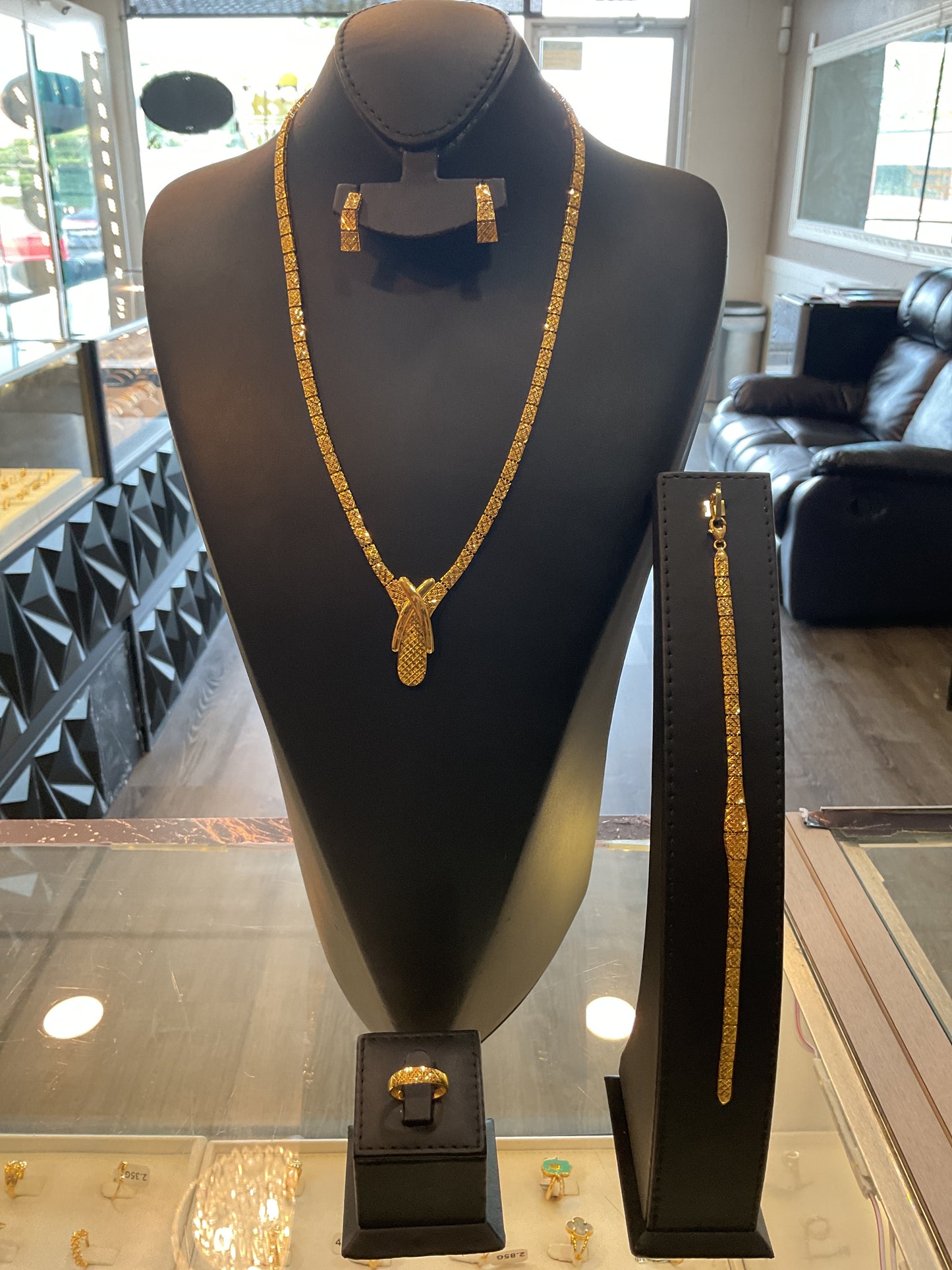 Full necklace set
