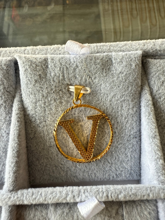 V pendant