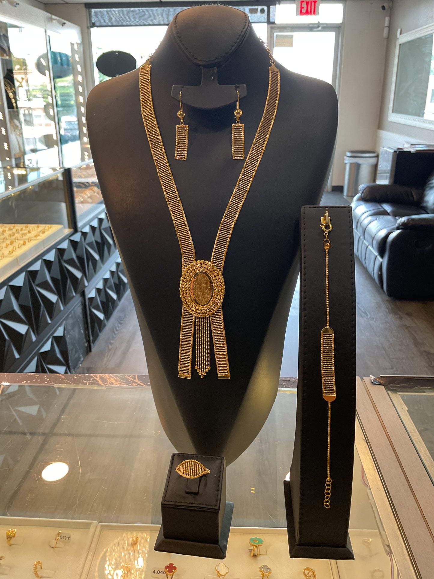 Full necklace set