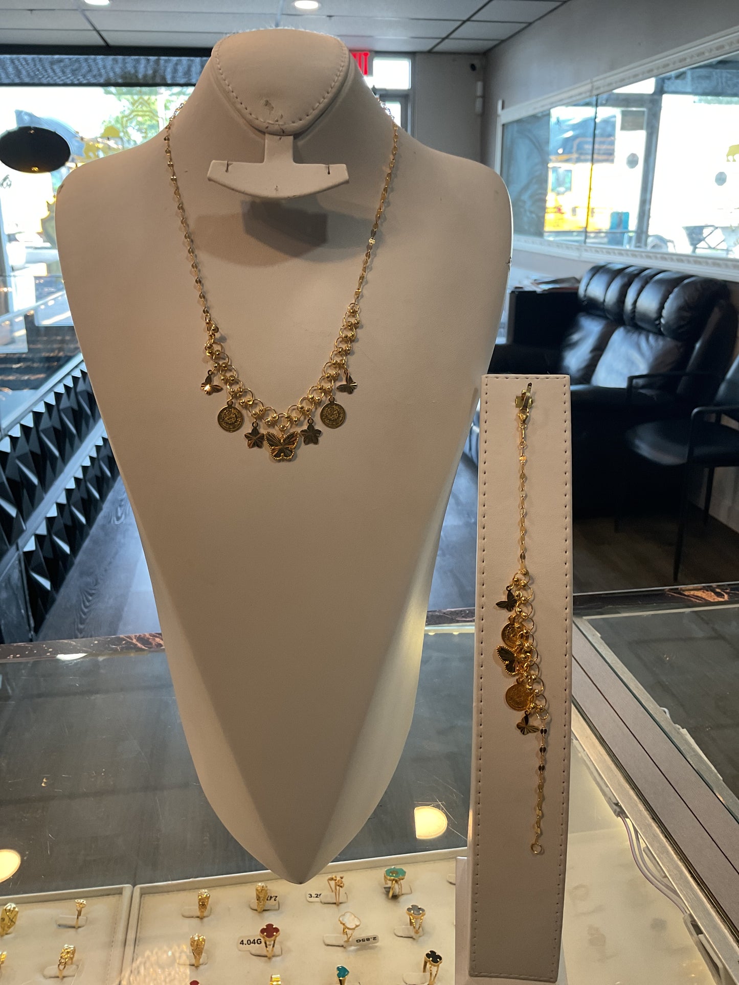 Necklace & bracelet