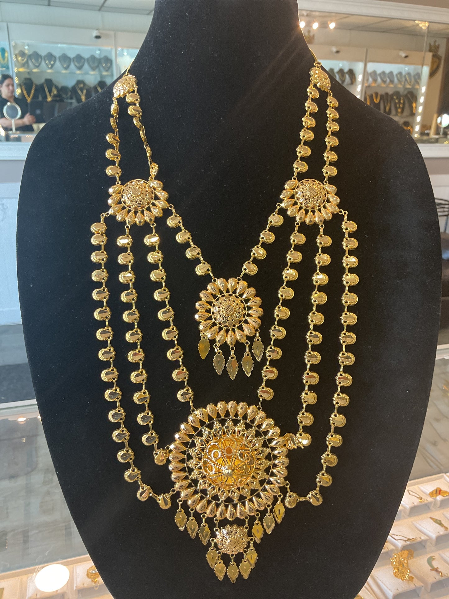 Big flowers necklace