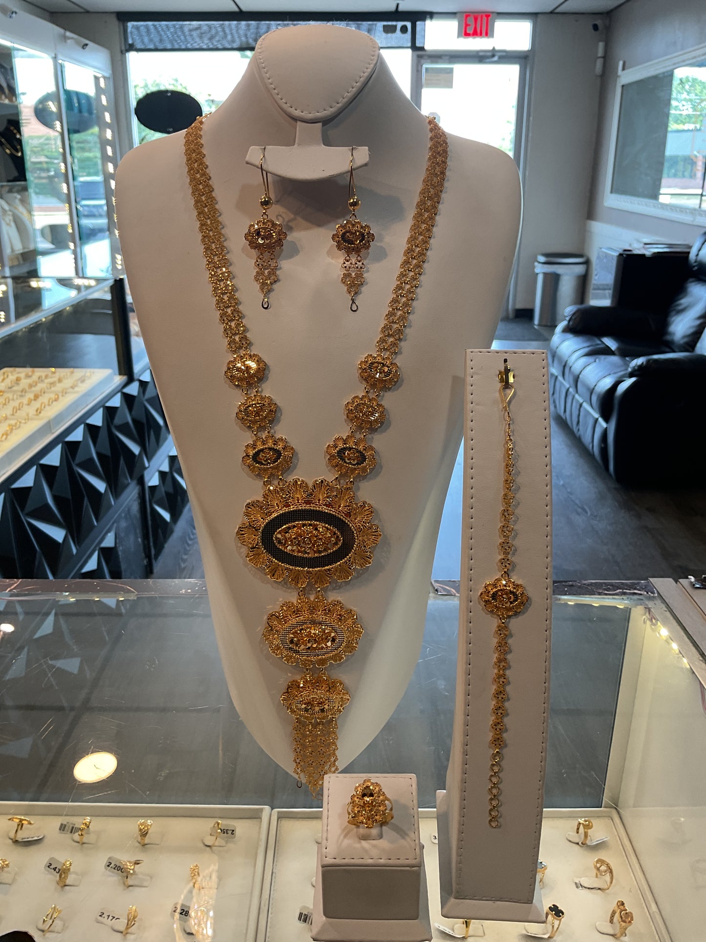 Full necklace set