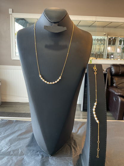Necklace & bracelet